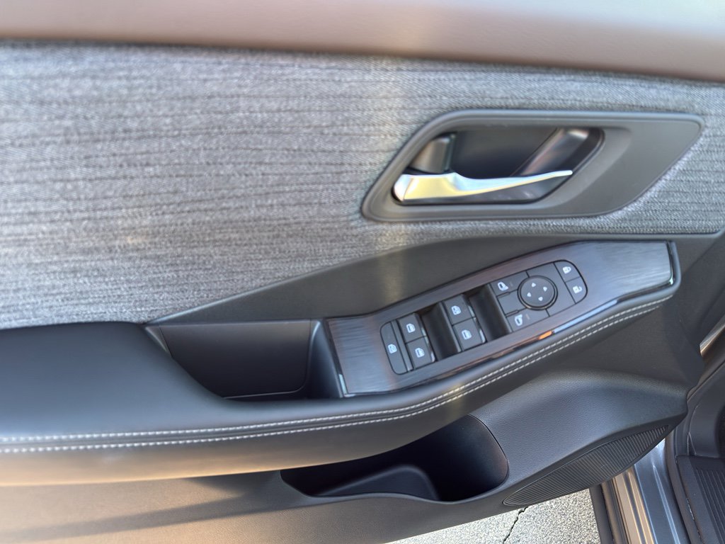 Certified 2023 Nissan Rogue SV image 13