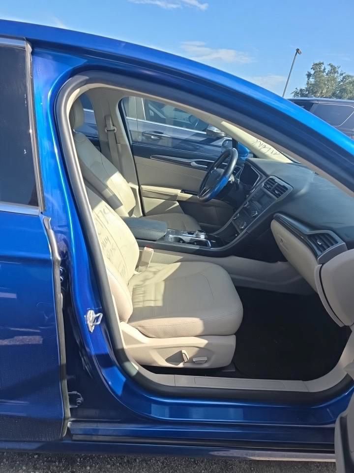 Used 2018 Ford Fusion SE FWD image 10