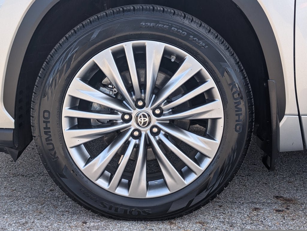 Certified 2021 Toyota Highlander Platinum AWD/4WD image 40