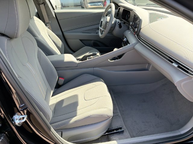 New 2026 Hyundai Elantra Sport FWD image 33