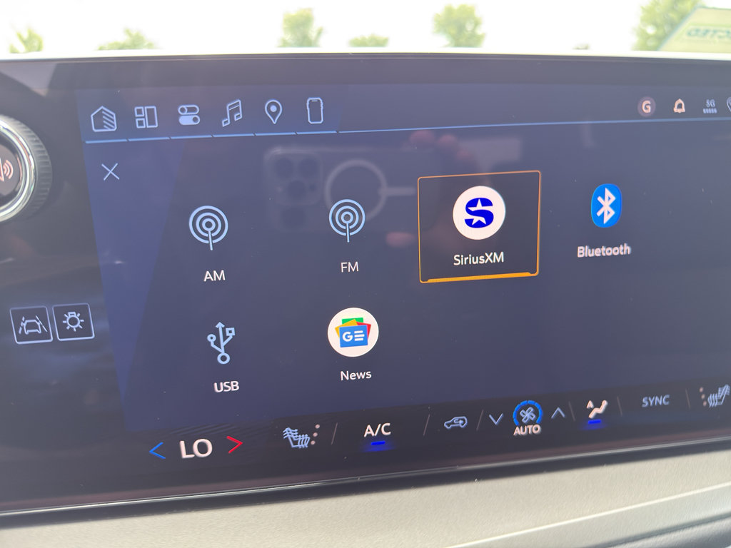 New 2026 Chevrolet Traverse LT w/ Driver Confidence Package FWD image 25
