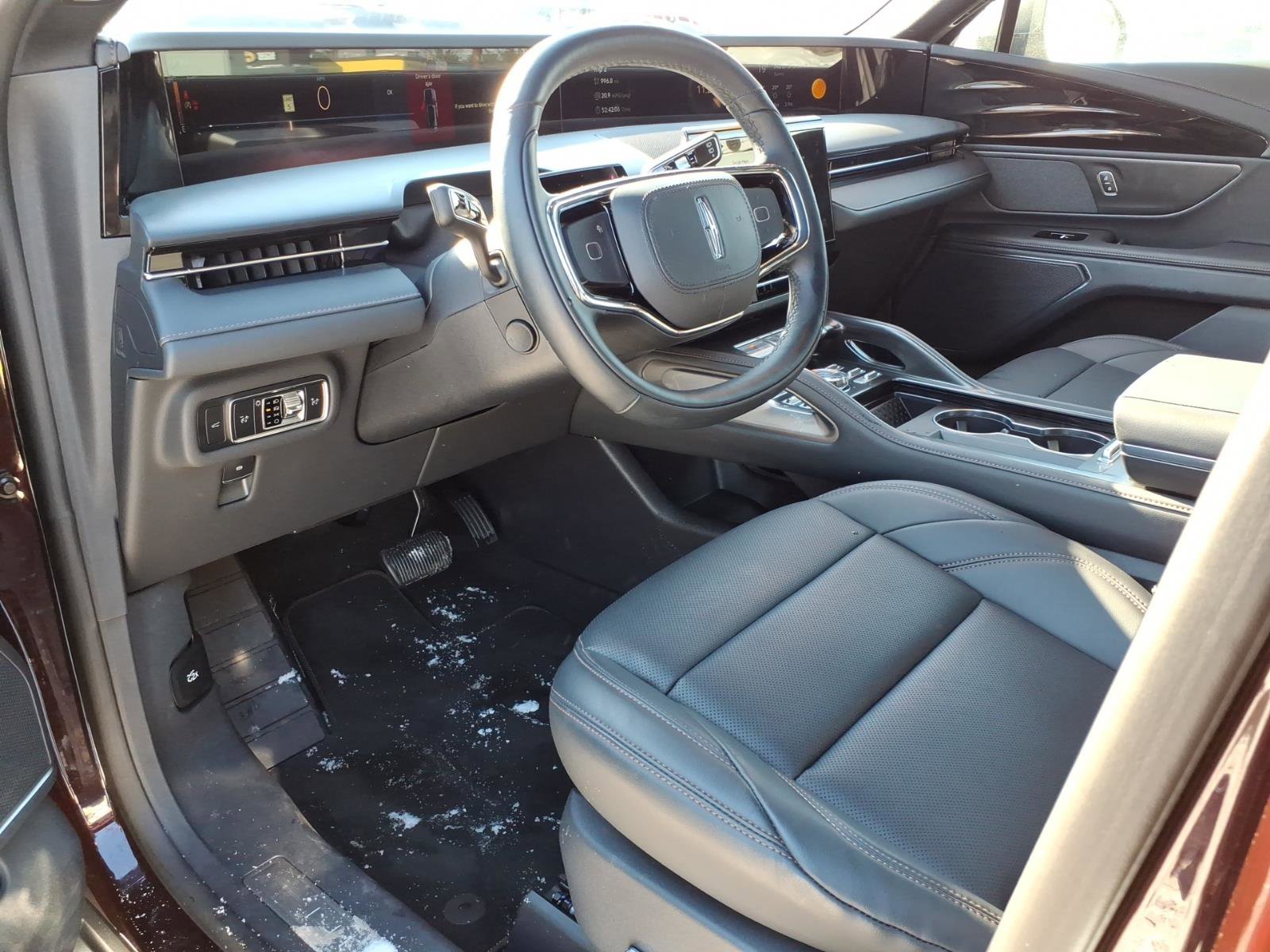 Used 2025 Lincoln Nautilus Premier w/ Jet Appearance Package image 12