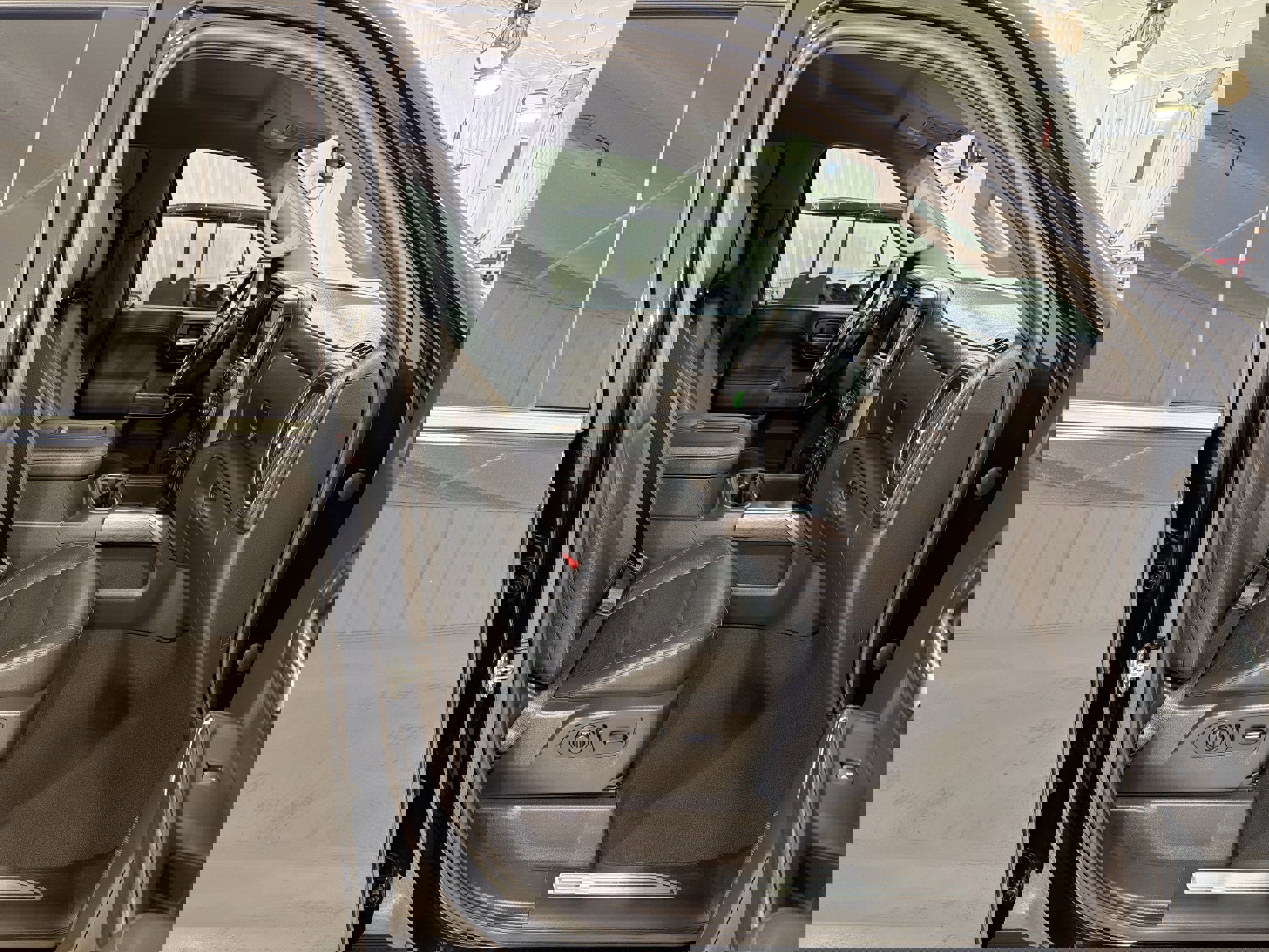 Used 2021 Chevrolet Silverado 1500 LTZ w/ Z71 Off-Road Package image 27