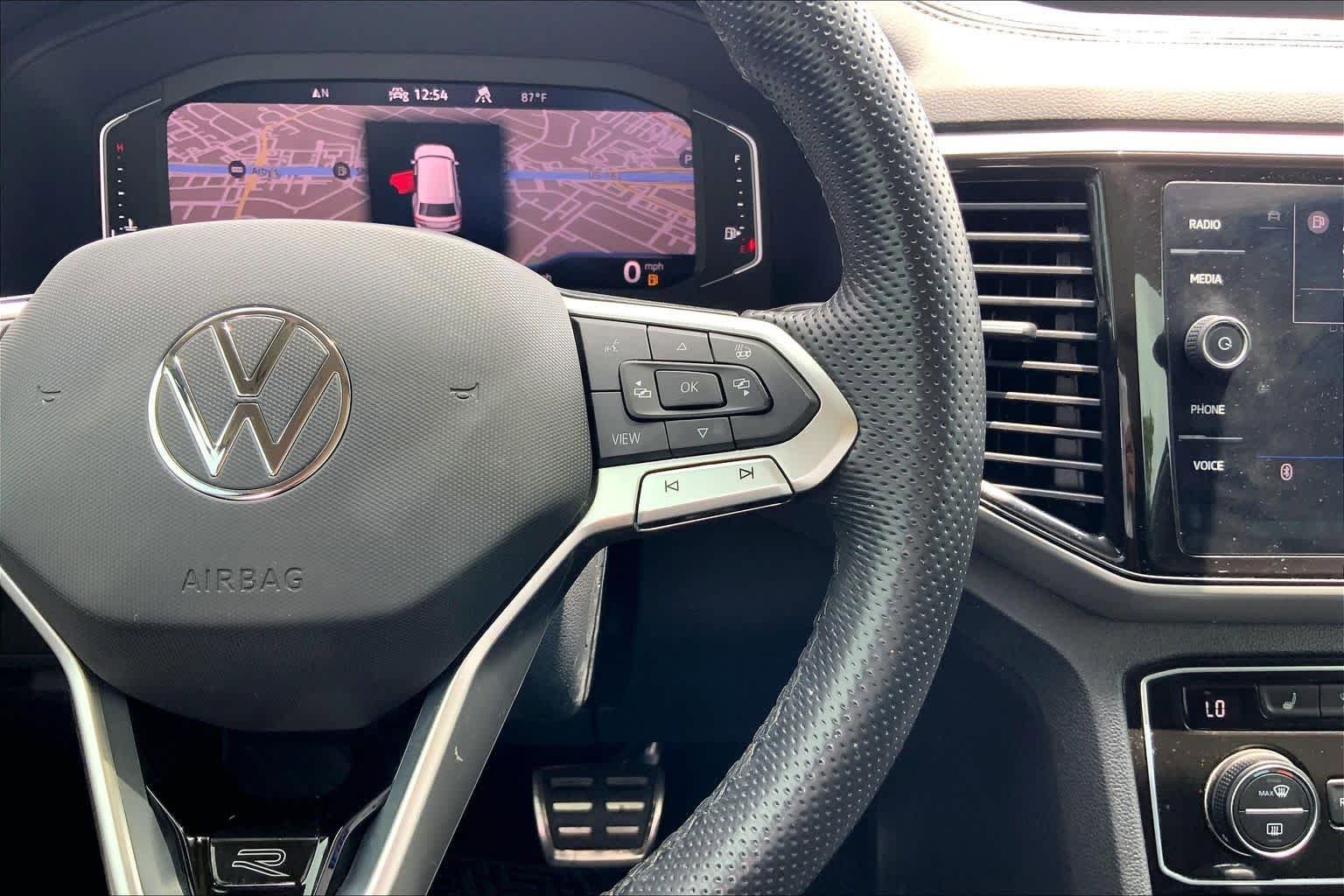 Used 2023 Volkswagen Atlas SEL R-Line AWD/4WD image 25