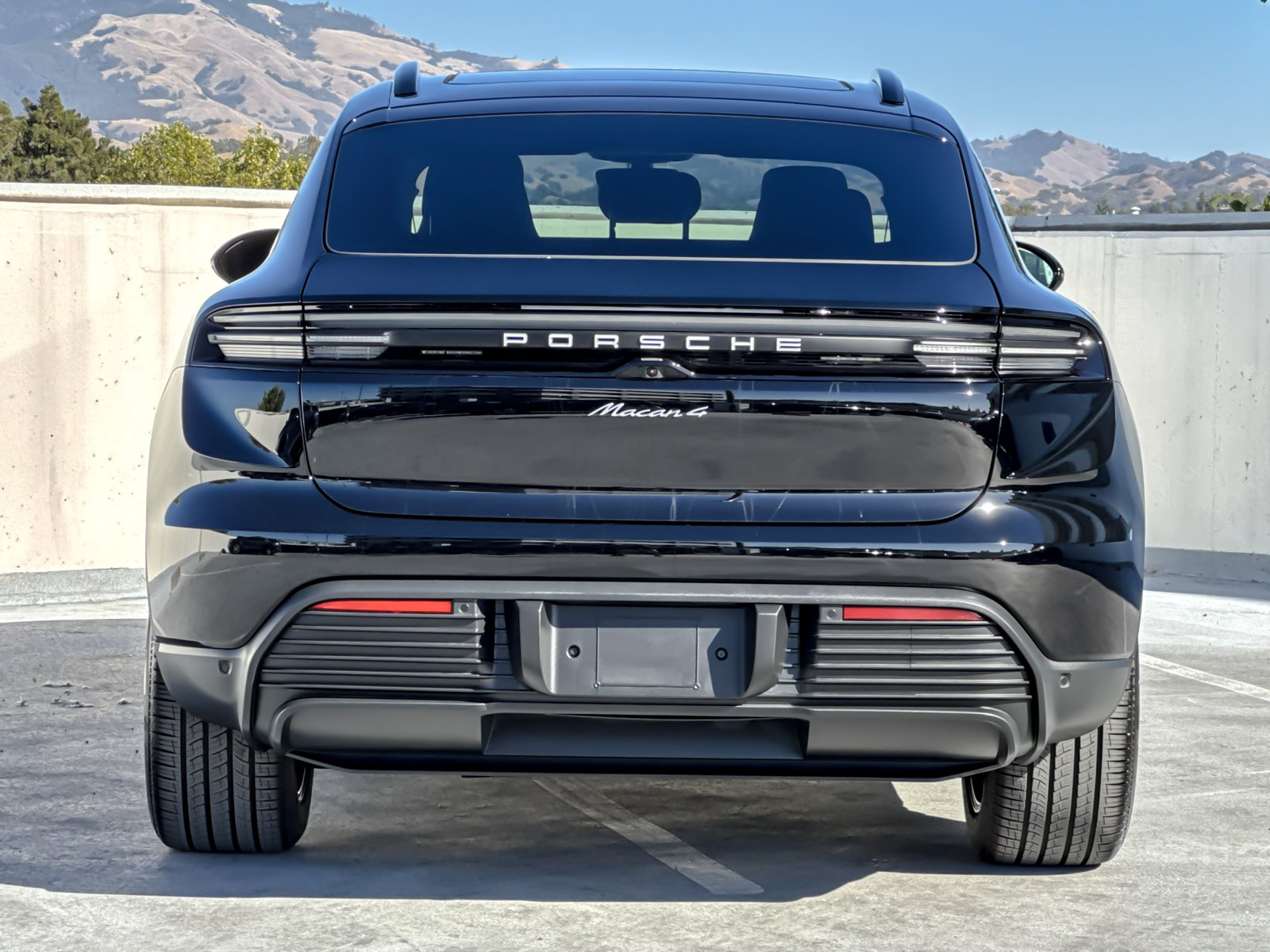New 2026 Porsche Macan 4 Electric AWD/4WD image 8
