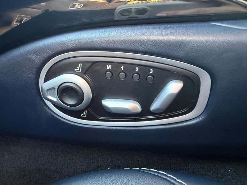 Used 2020 Aston Martin V8 Vantage Coupe image 19