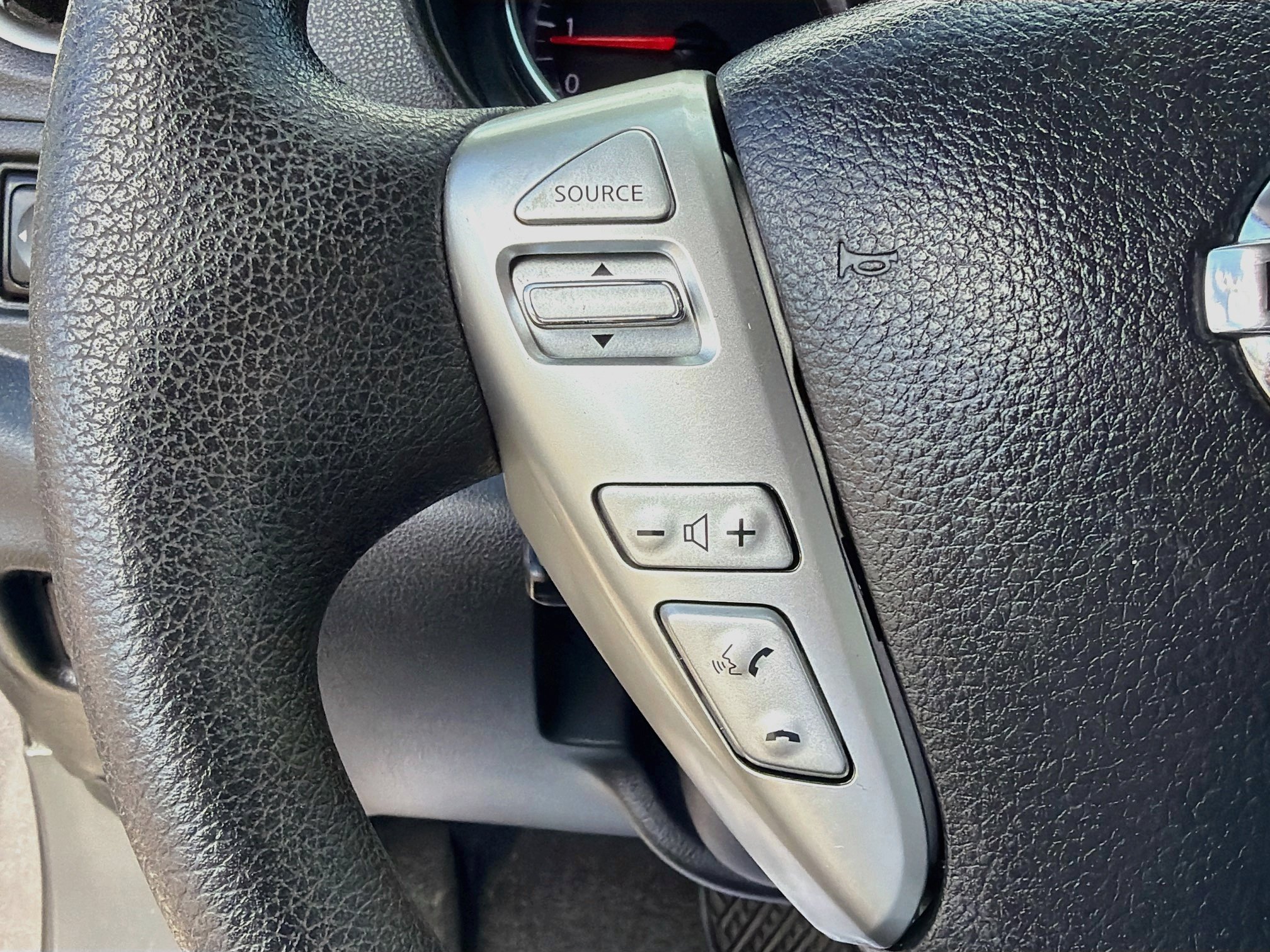 Used 2015 Nissan Versa SV FWD image 32