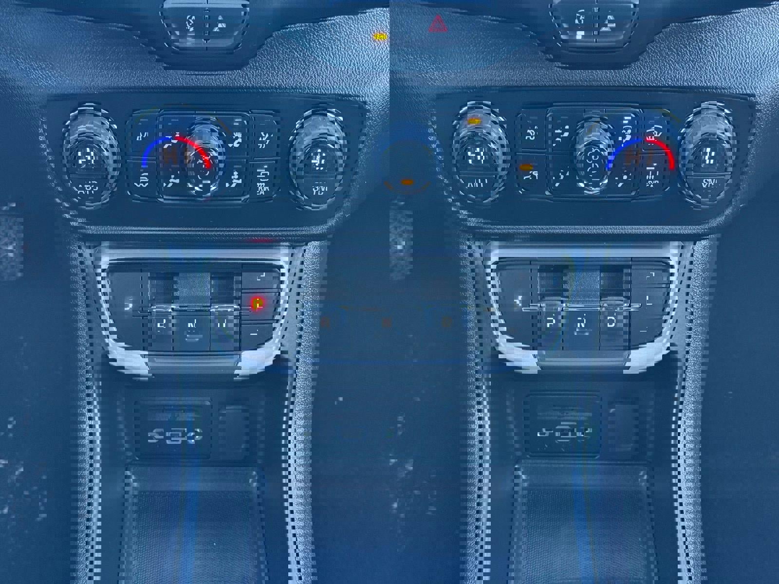 Used 2024 GMC Terrain SLT w/ Infotainment Package II image 11