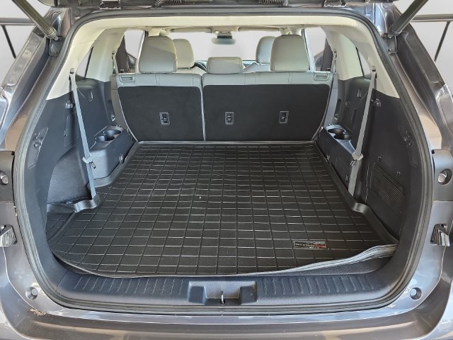 Used 2021 Toyota Highlander XLE FWD image 30