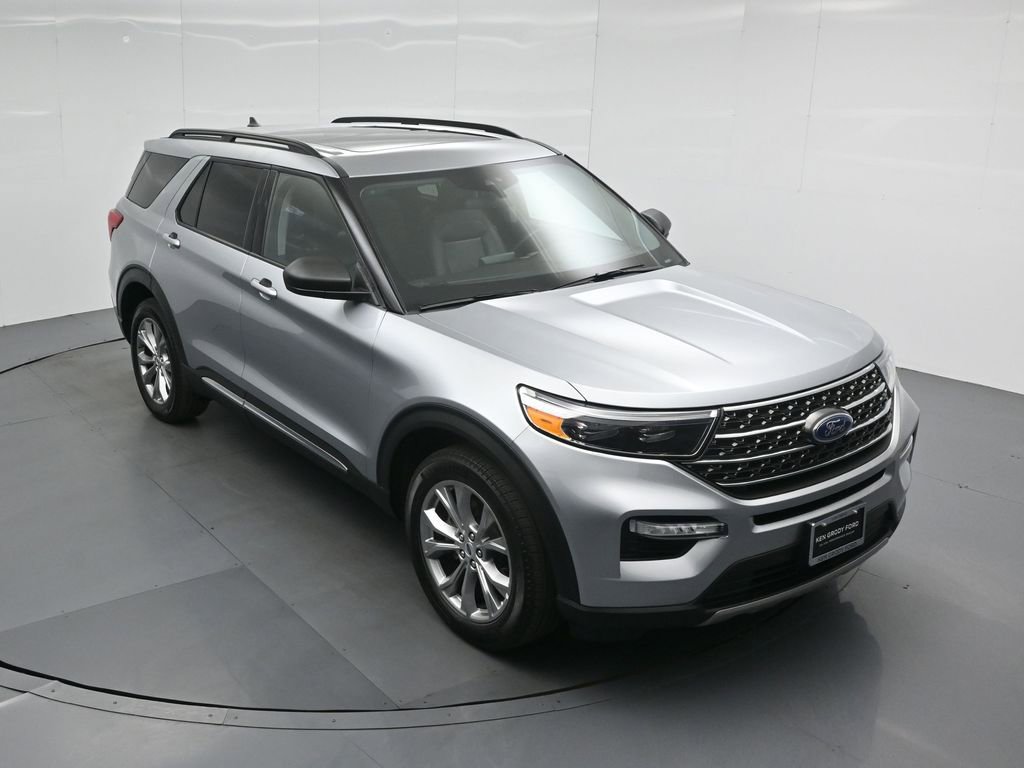 Used 2023 Ford Explorer XLT w/ Equipment Group 202A AWD/4WD image 38