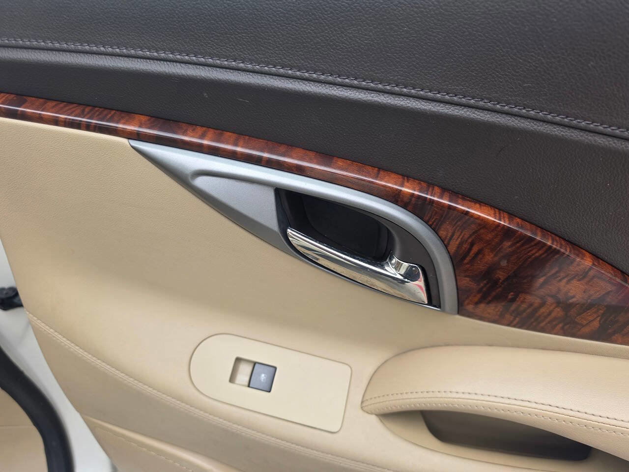Used 2013 Buick LaCrosse Touring FWD image 19