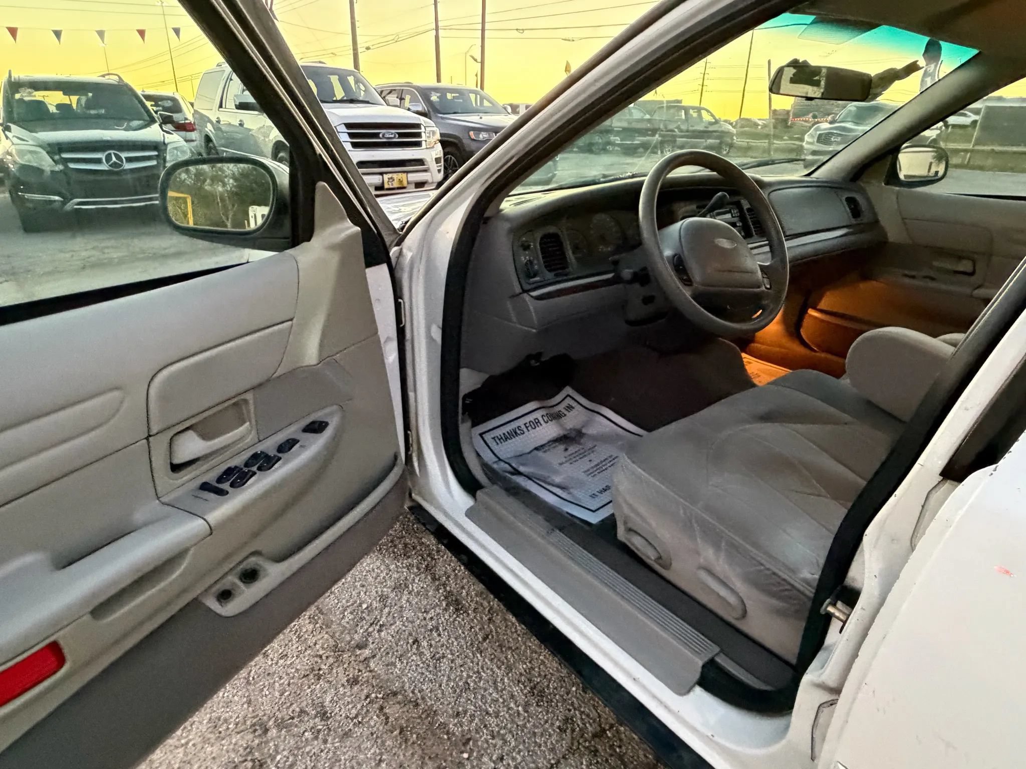 Used 2001 Ford Crown Victoria RWD image 14