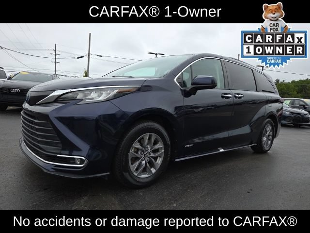Used 2021 Toyota Sienna XLE w/ XLE Plus Package FWD image 3