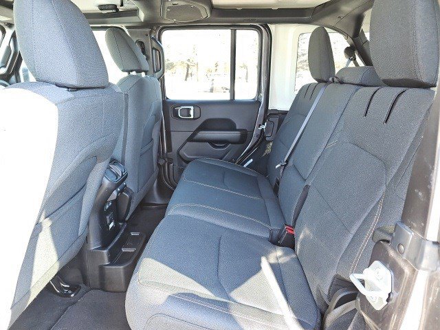 Used 2025 Jeep Wrangler Sahara image 19