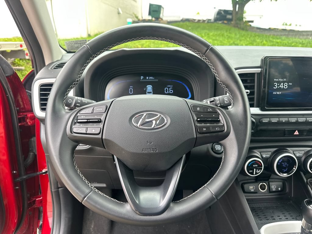 Used 2025 Hyundai Venue Limited FWD image 45