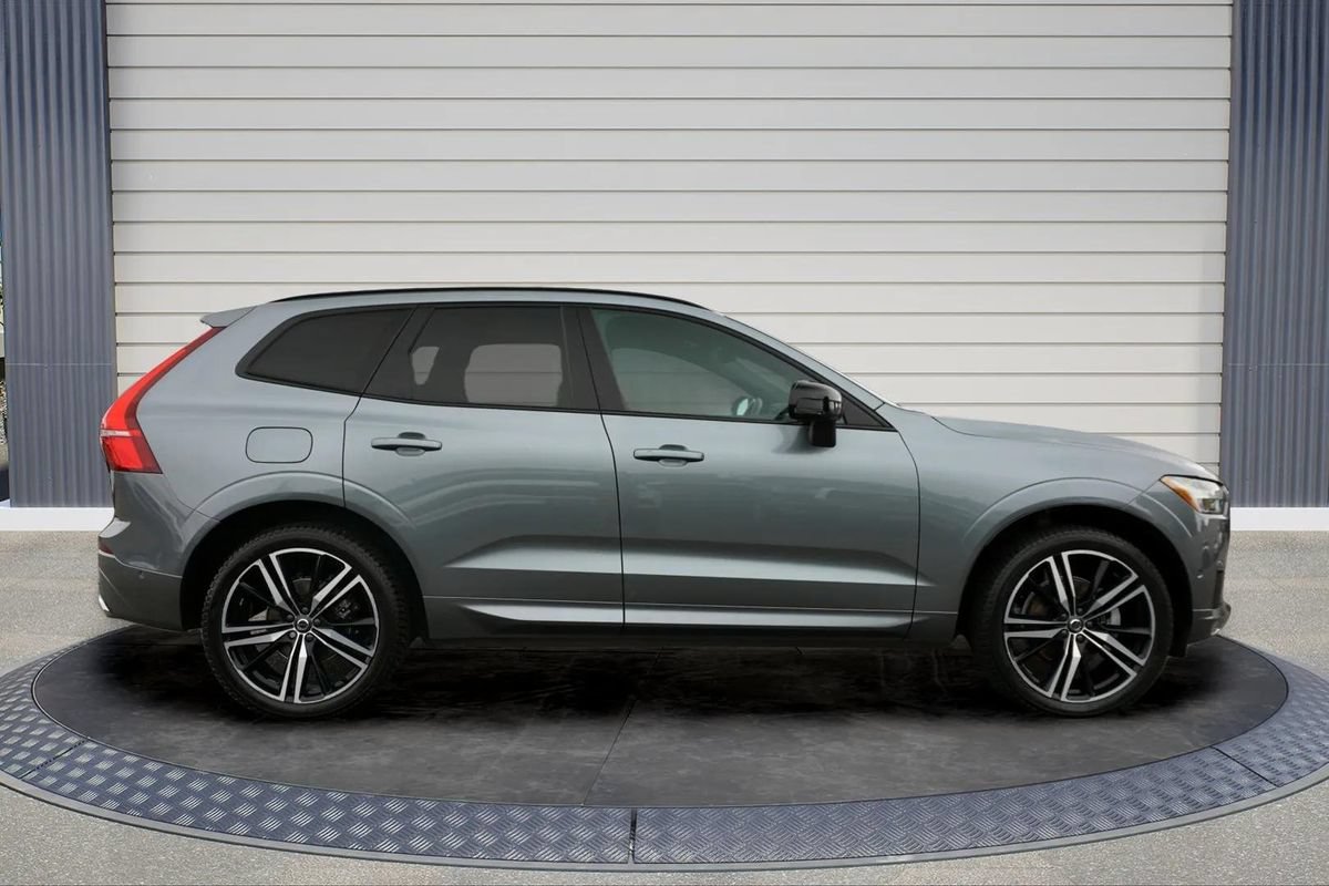 Used 2020 Volvo XC60 T5 R-Design w/ Protection Package Premier AWD/4WD image 8