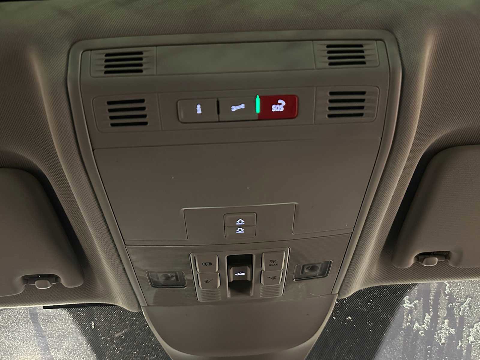 Used 2023 Volkswagen Taos SEL image 30