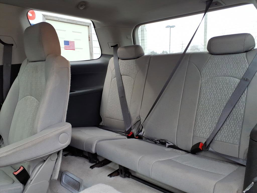 Used 2011 GMC Acadia SLE image 8