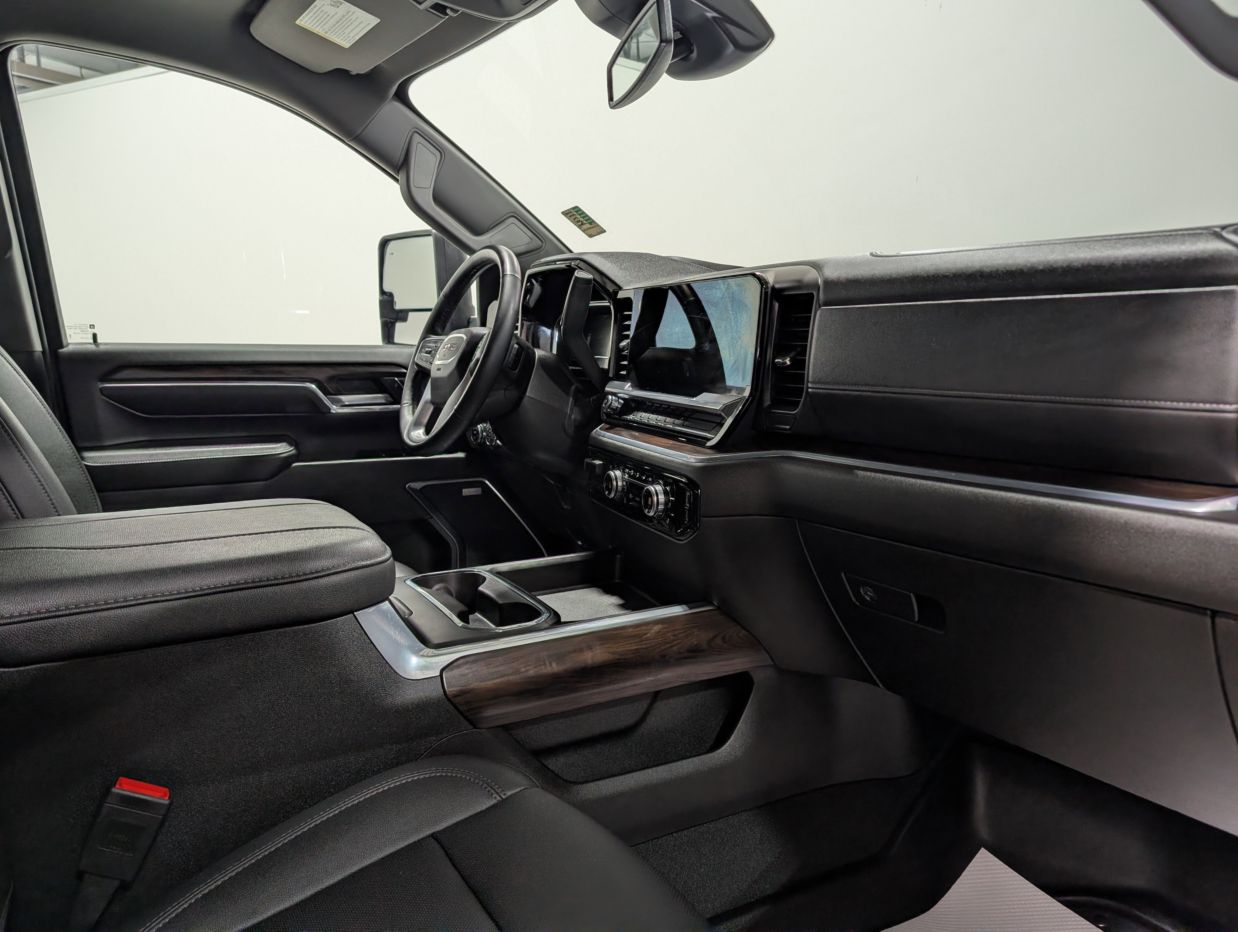 Used 2024 GMC Sierra 3500 SLT w/ SLT Convenience Package image 17