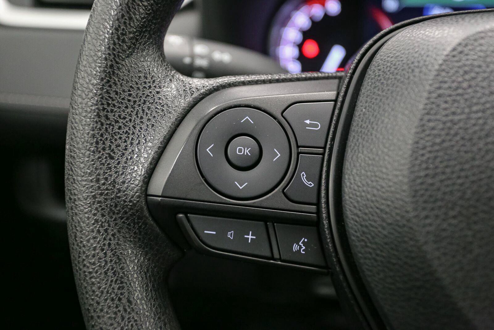 Certified 2023 Toyota RAV4 LE AWD/4WD image 33