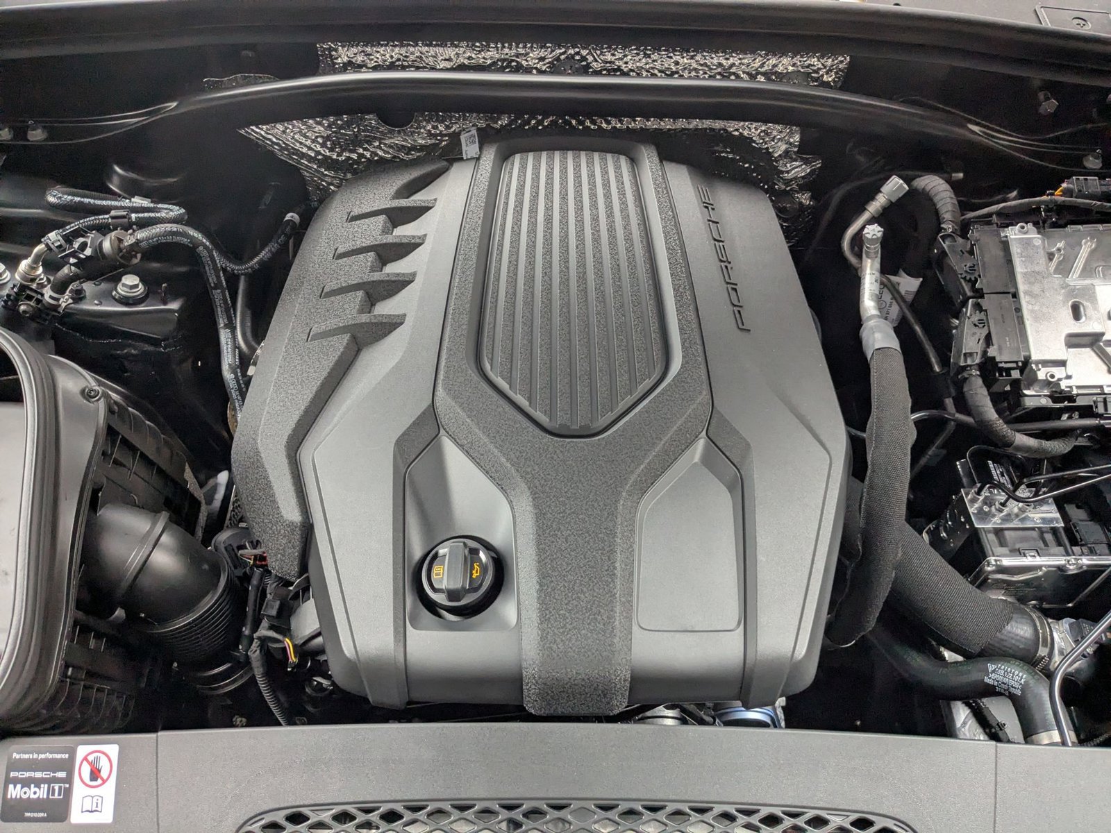 Certified 2026 Porsche Macan AWD/4WD image 30
