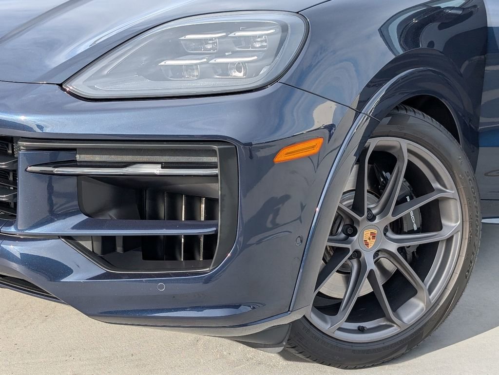 Certified 2025 Porsche Cayenne GTS image 10