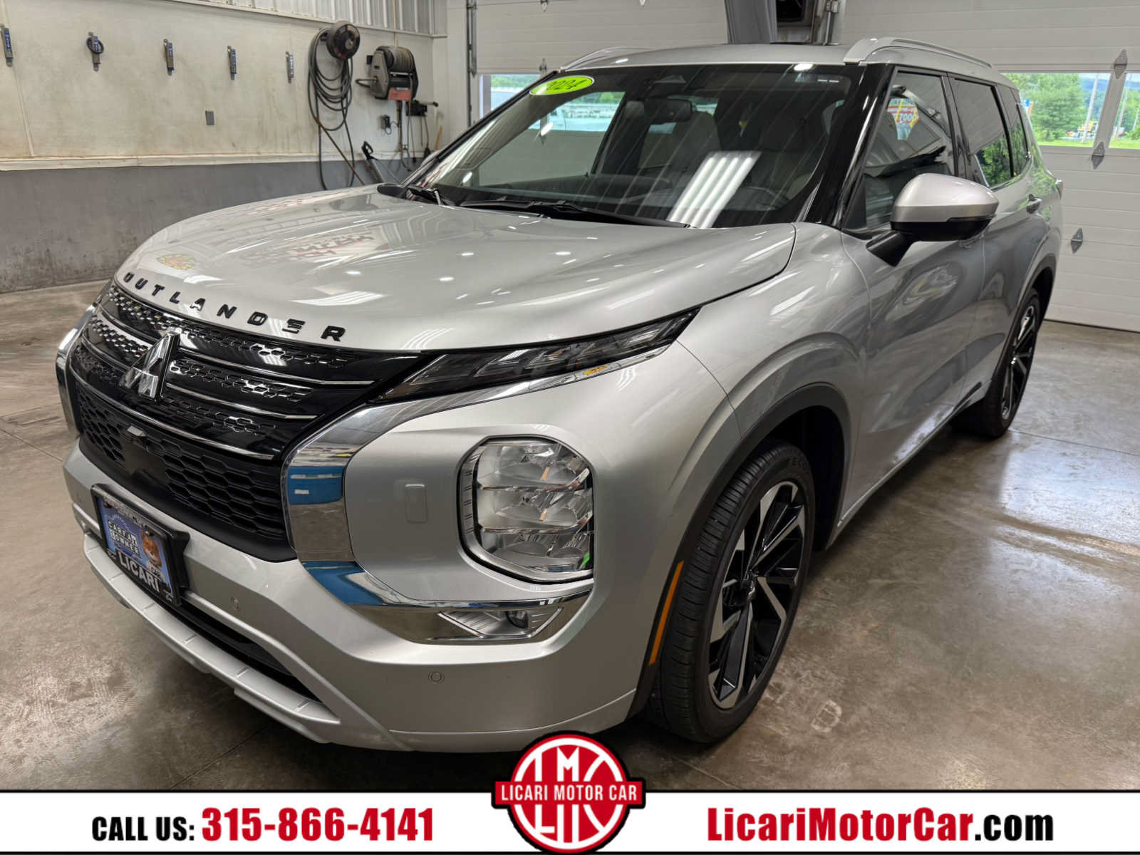 Used 2024 Mitsubishi Outlander SEL AWD/4WD image 1