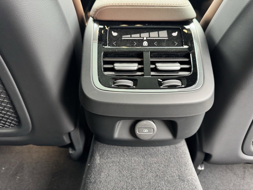 New 2026 Volvo V60 B5 Cross Country Ultra w/ Climate Package image 28