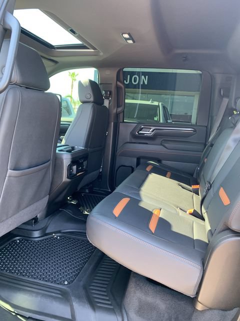 Used 2025 GMC Sierra 2500 AT4 w/ AT4 Premium Plus Package AWD/4WD image 14