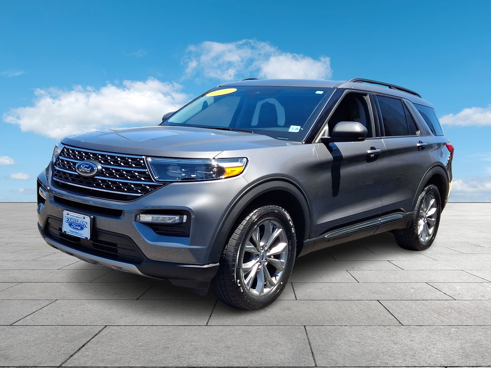 Certified 2023 Ford Explorer XLT w/ Equipment Group 202A AWD/4WD image 3