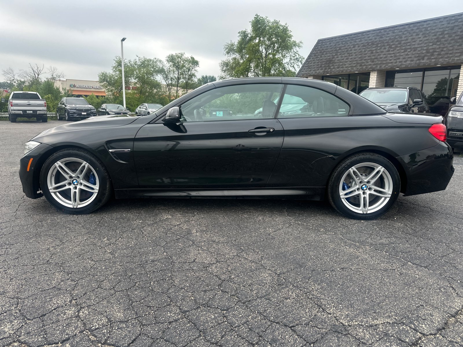 Used 2016 BMW M4 Convertible RWD image 2
