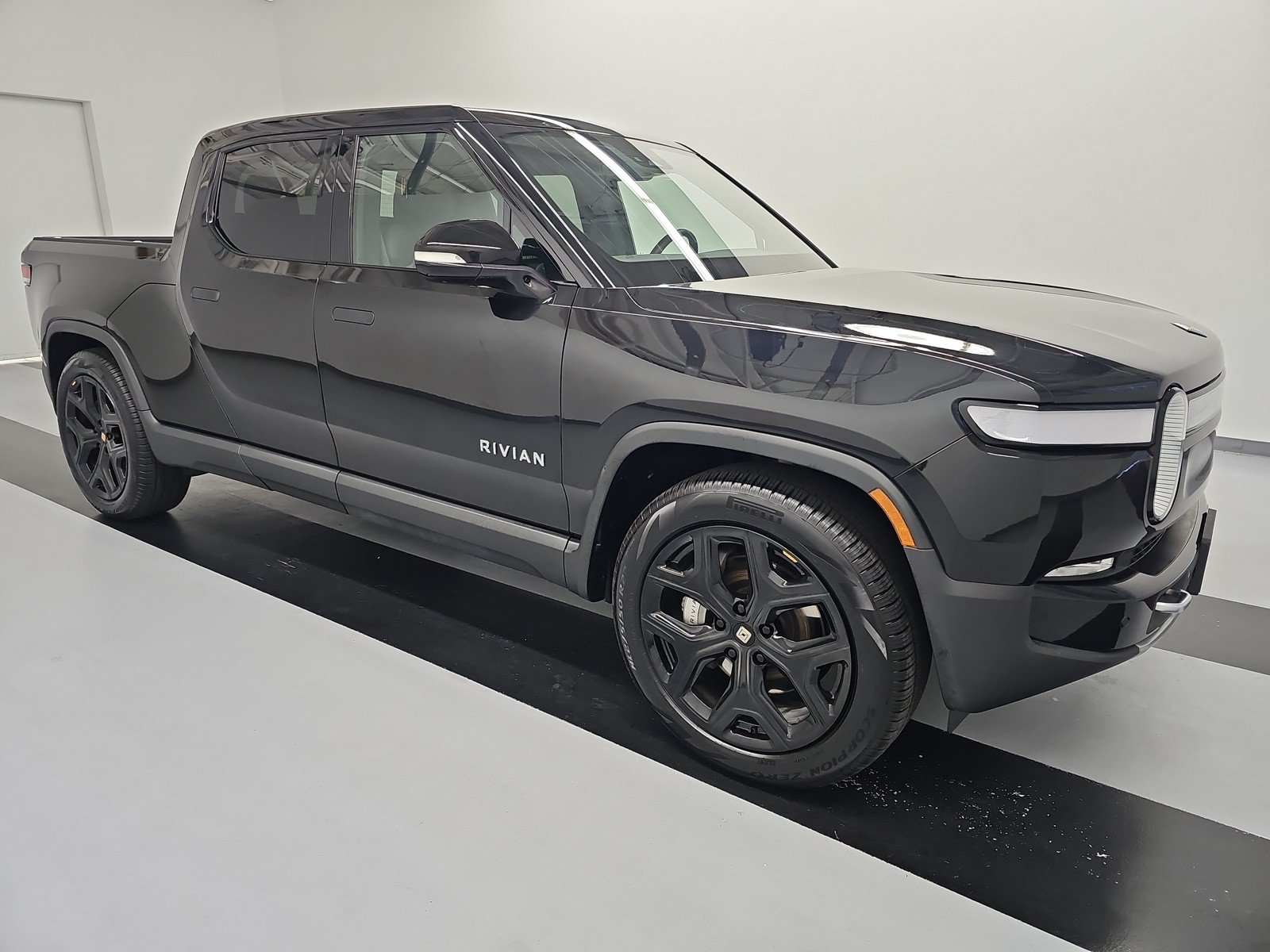 Used 2024 Rivian R1T Adventure AWD/4WD image 7