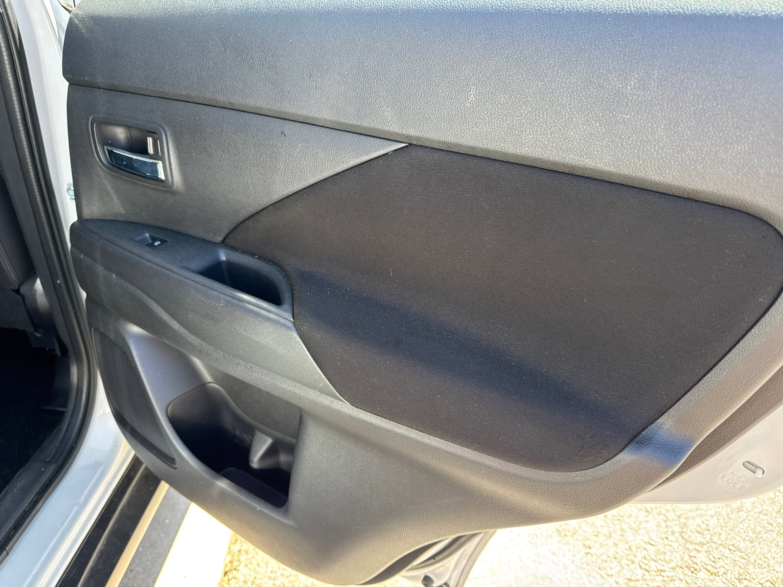 Used 2020 Mitsubishi Outlander ES image 17