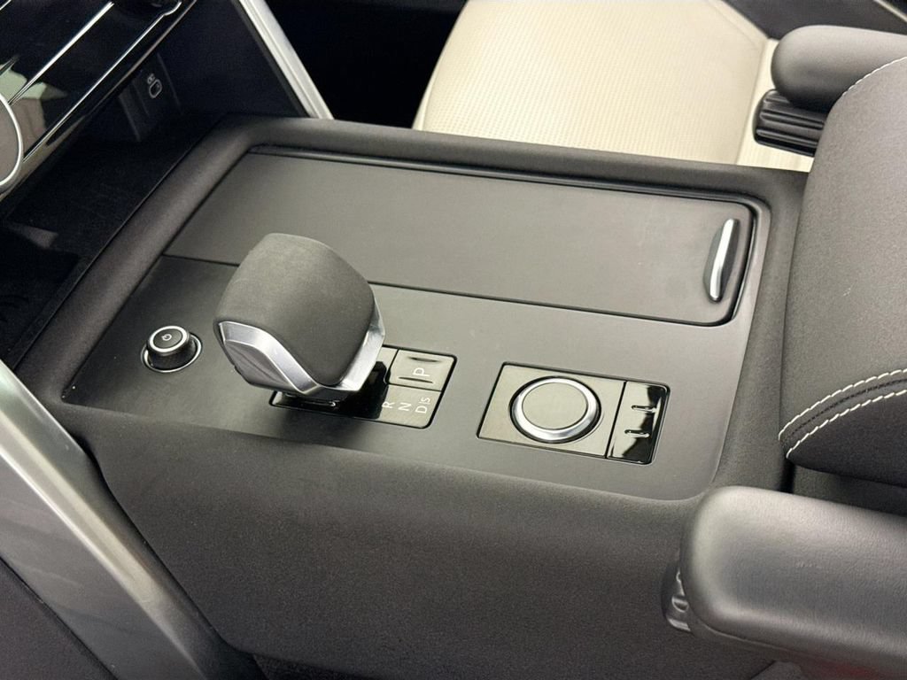 Used 2024 Land Rover Discovery Dynamic SE AWD/4WD image 20