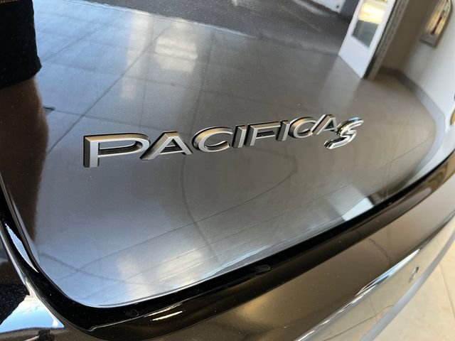 New 2026 Chrysler Pacifica Select image 13