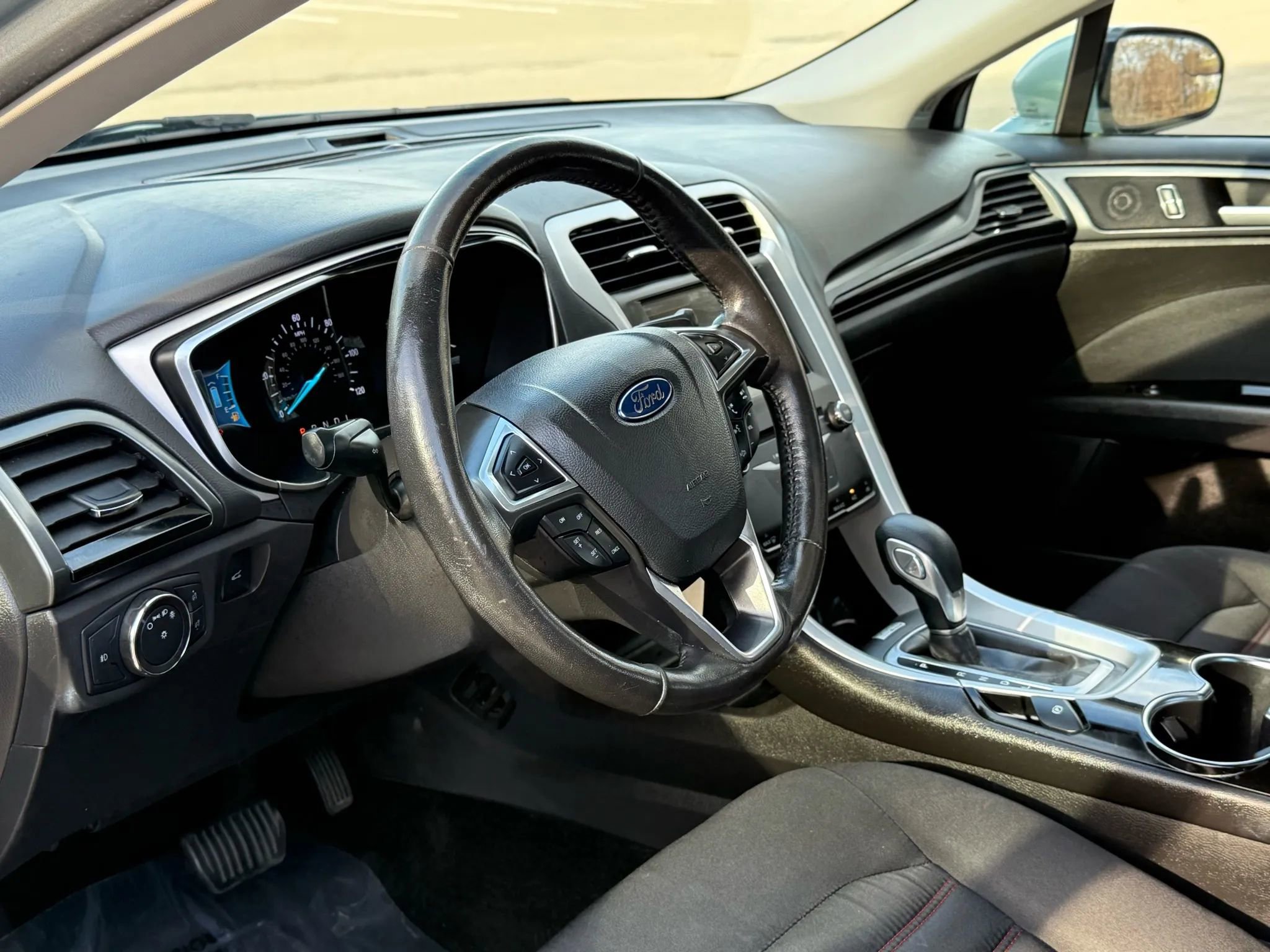 Used 2014 Ford Fusion SE image 24