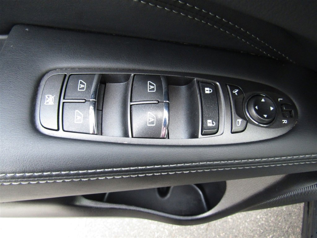 Used 2017 INFINITI QX60 Luxe w/ Deluxe Technology Package image 17