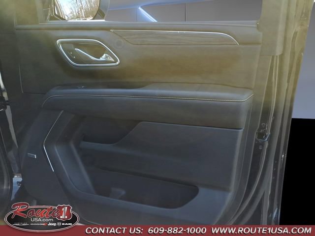 Used 2023 GMC Yukon XL SLT w/ SLT Premium Package image 14