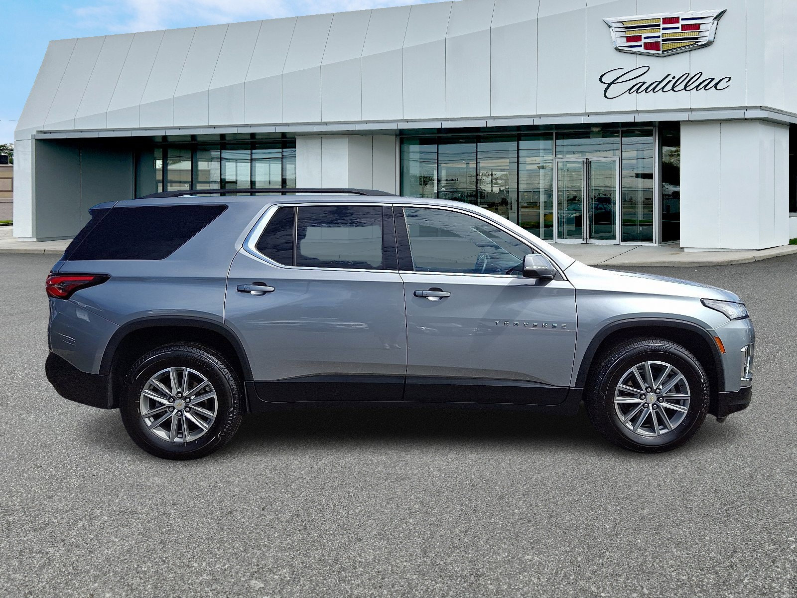 Used 2023 Chevrolet Traverse LT w/ LPO, Floor Liner Package image 7