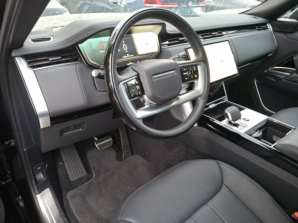 Used 2025 Land Rover Range Rover SE AWD/4WD image 9