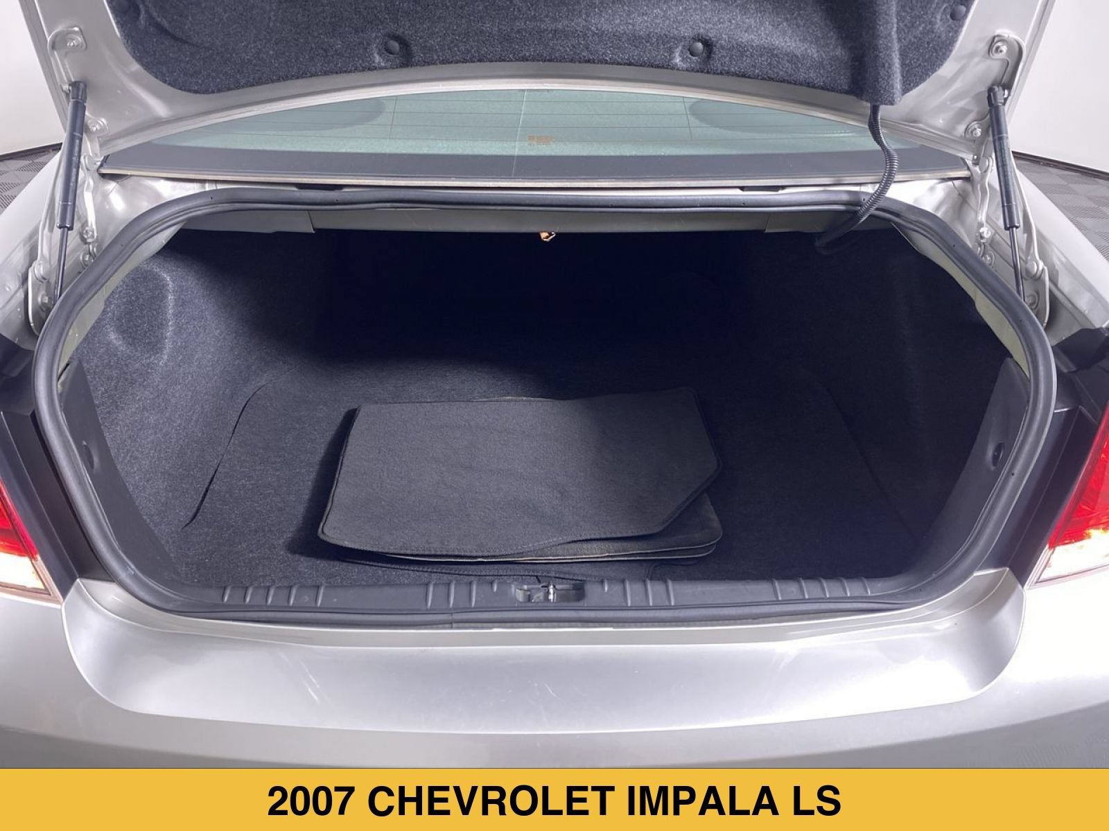 Used 2007 Chevrolet Impala LS FWD image 11