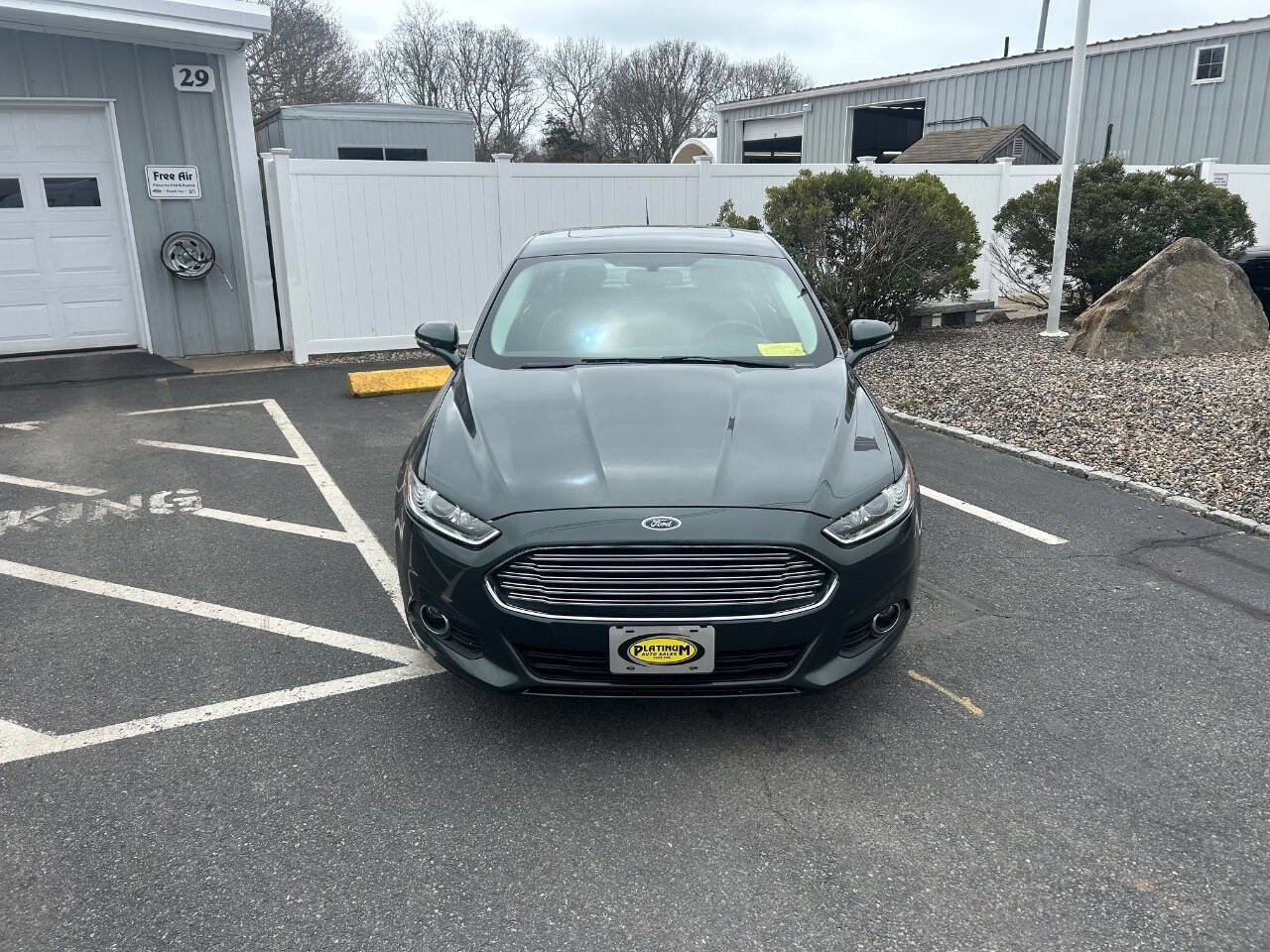 Used 2016 Ford Fusion SE w/ Equipment Group 202A FWD image 4