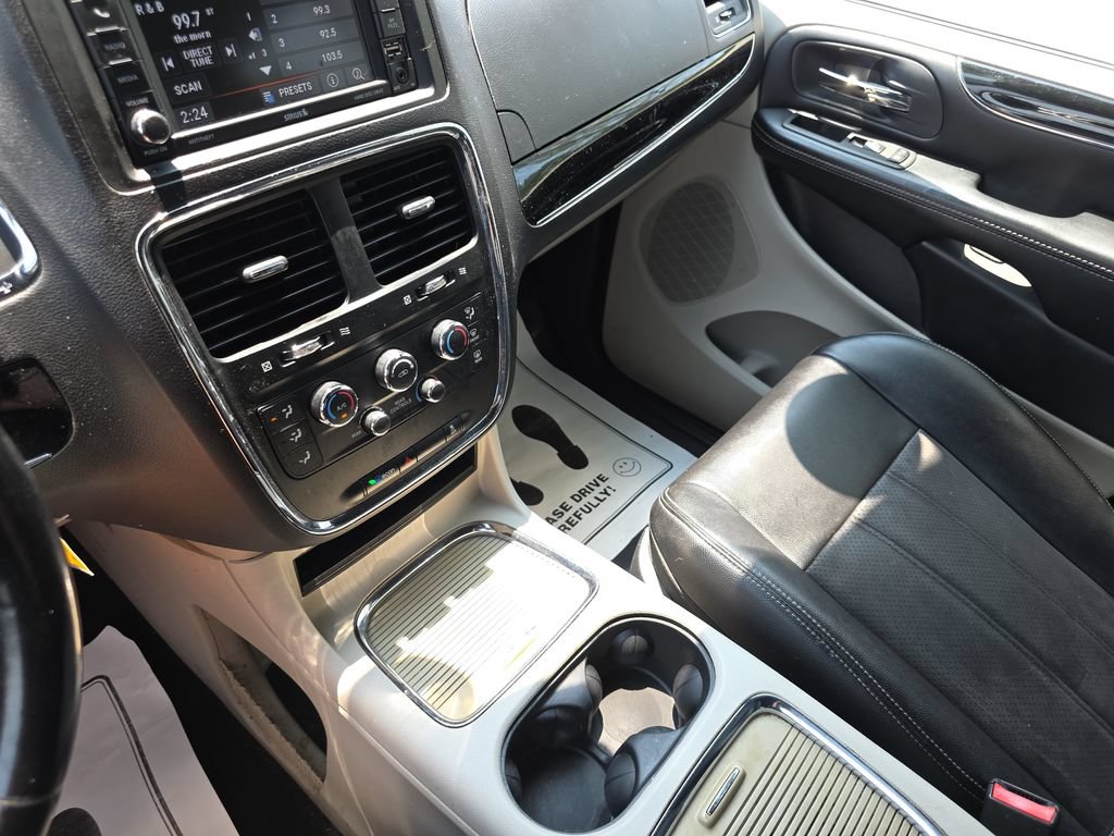 Used 2019 Dodge Grand Caravan SXT FWD image 25