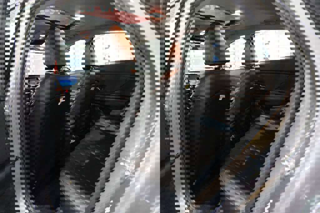 Used 2024 Hyundai Elantra Limited image 19