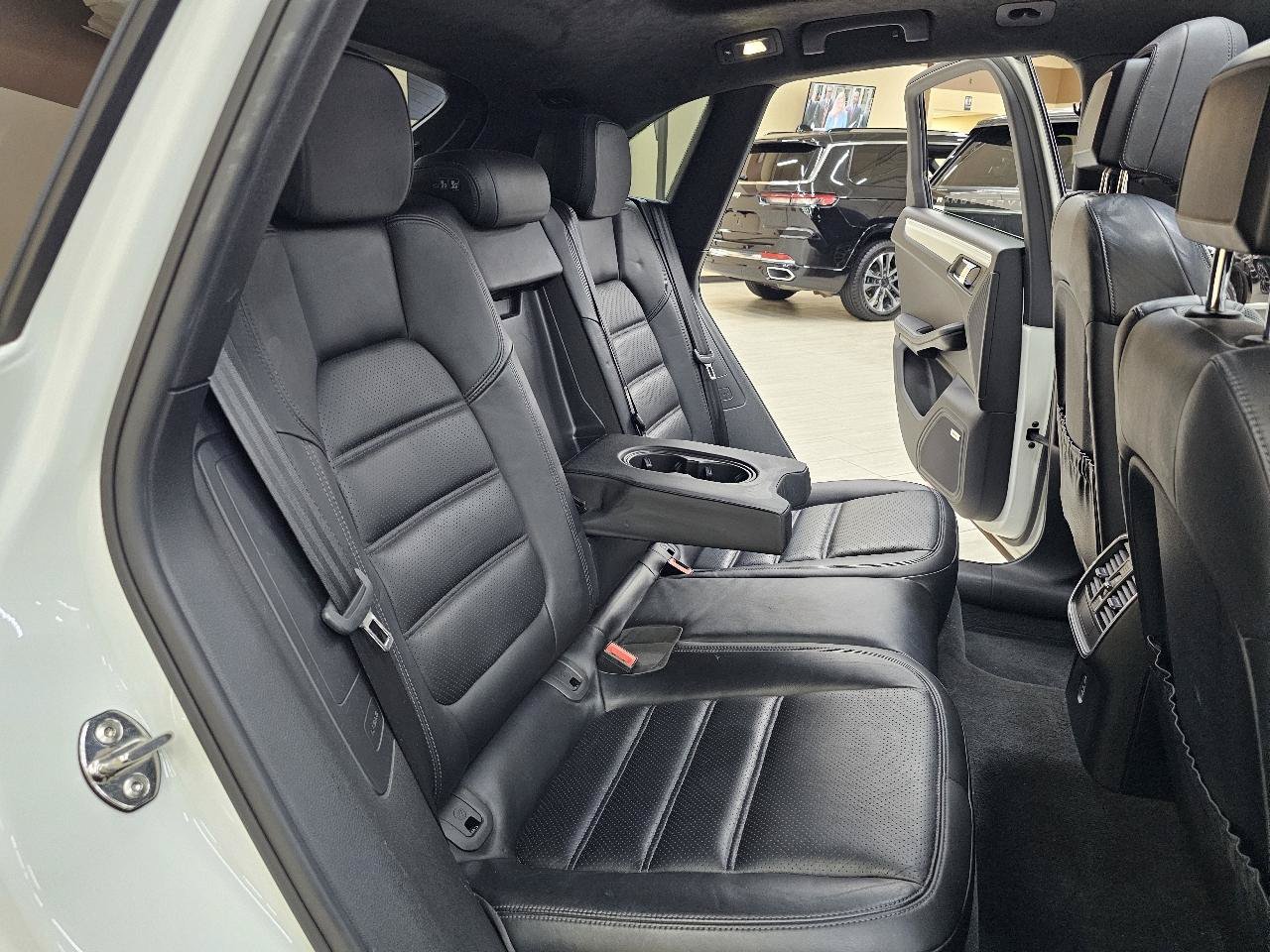 Used 2017 Porsche Macan Turbo AWD/4WD image 24
