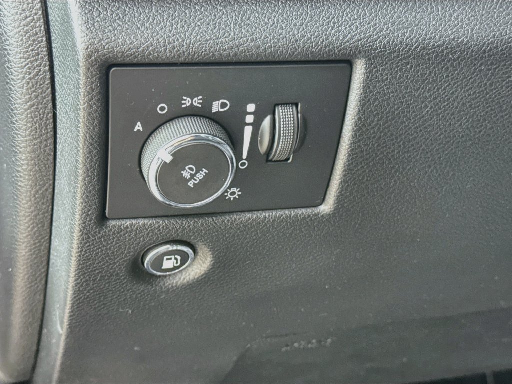 Used 2019 Jeep Grand Cherokee Laredo AWD/4WD image 12