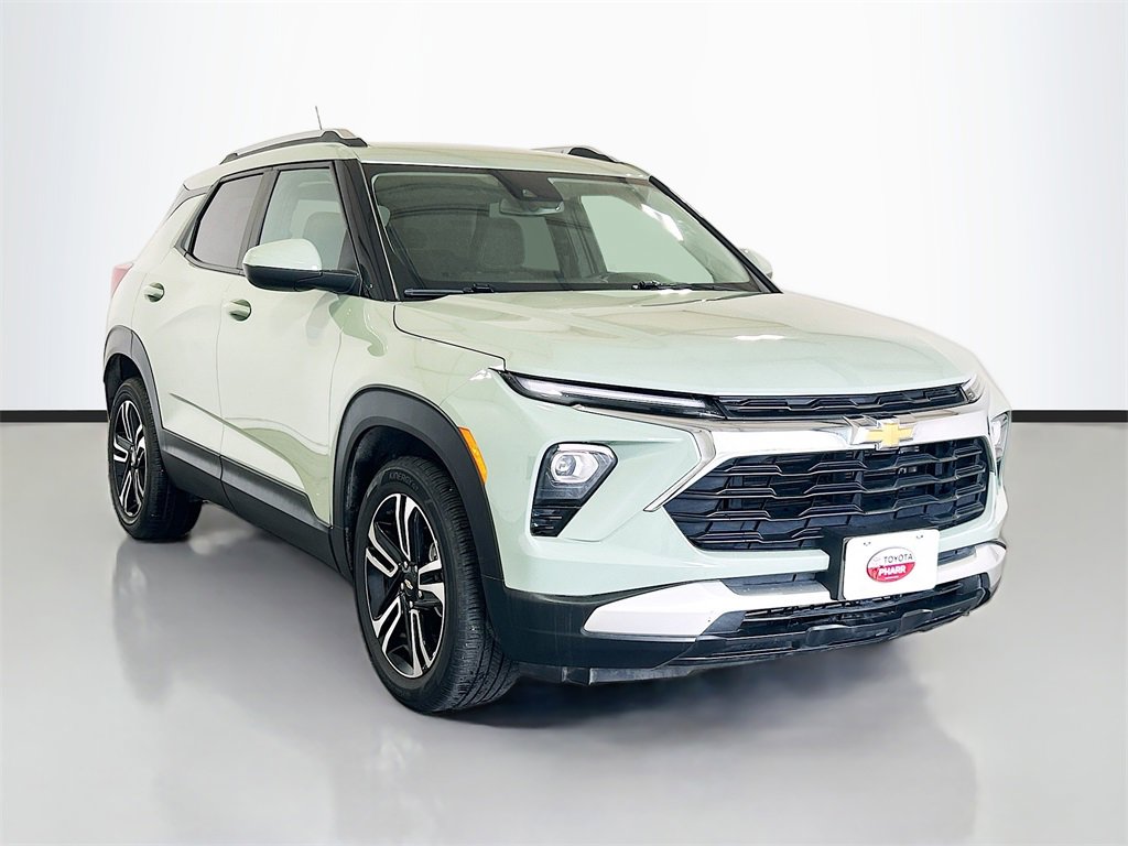 Used 2025 Chevrolet TrailBlazer LT w/ Convenience Package image 3