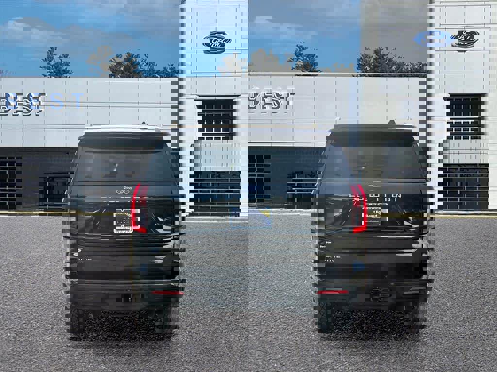 Used 2025 Ford Expedition Active image 6