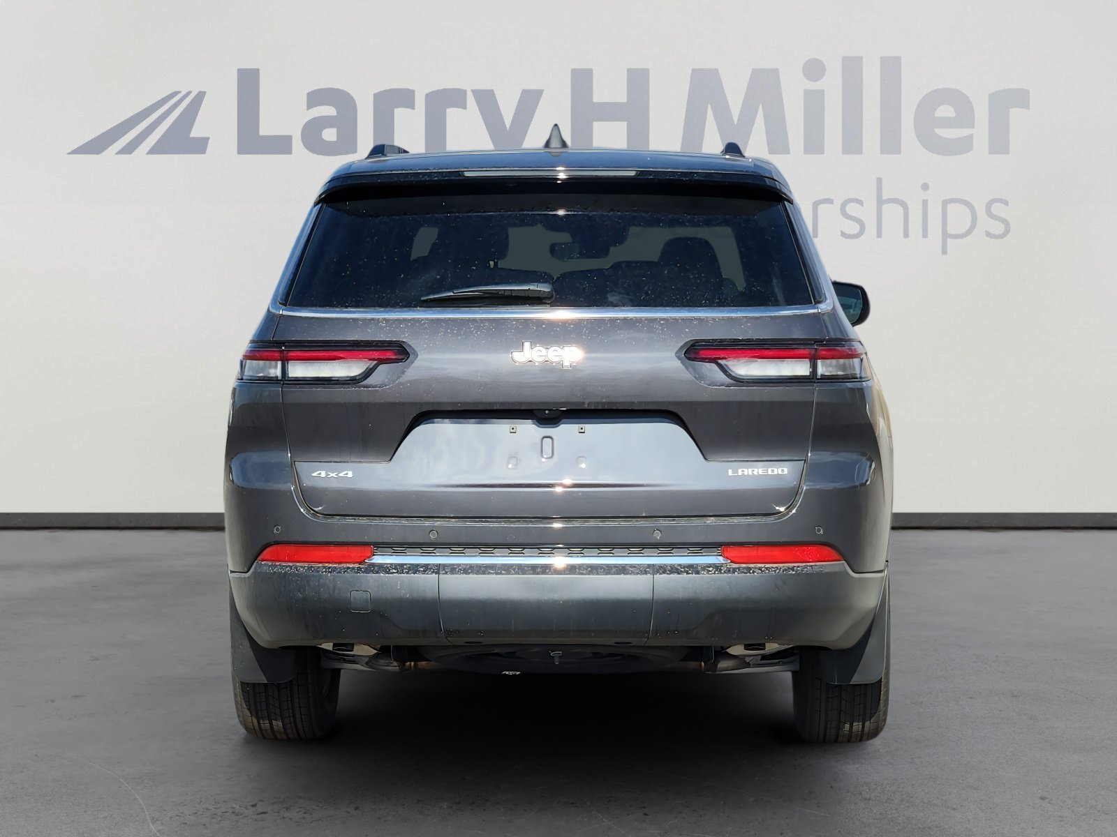 New 2026 Jeep Grand Cherokee L Laredo w/ Trailer Tow Package AWD/4WD image 5