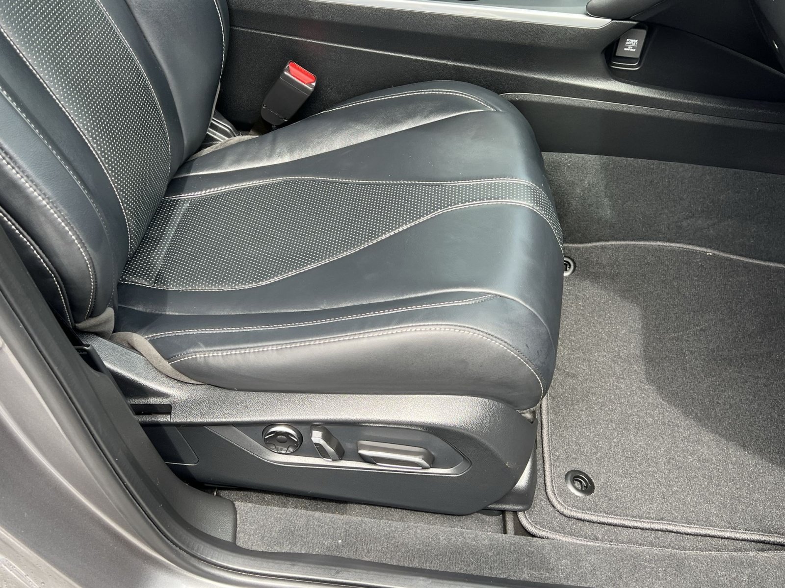 Certified 2025 Acura TLX w/ Technology Package FWD image 27